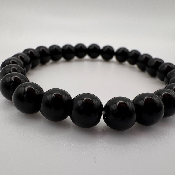 Elegant Black Beaded Bracelet - Picture 4 of 4